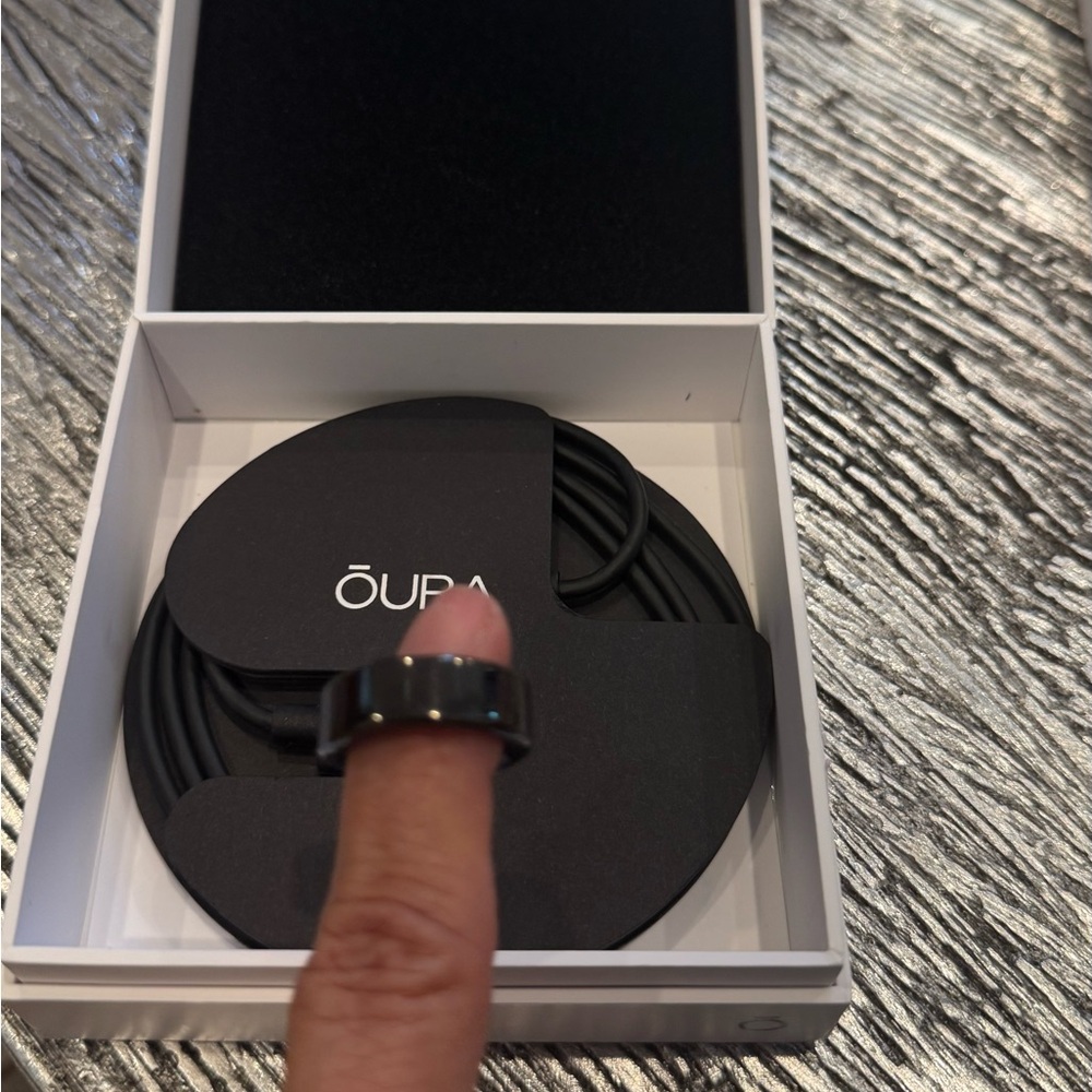 Oura Smart Ring in glossy black finish
Oura Heritage Size 8